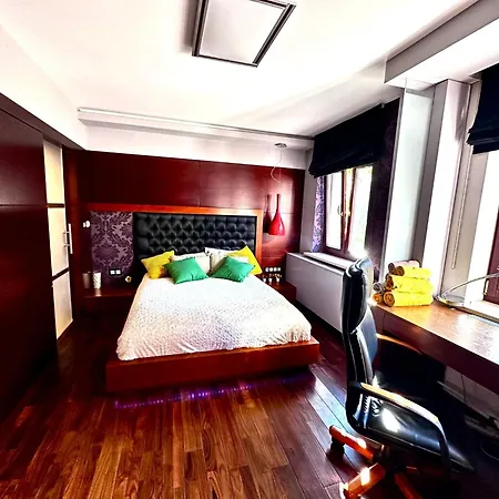 Lux Flat Next To Metro