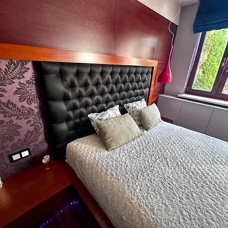 Lux Flat Next To Metro 华沙