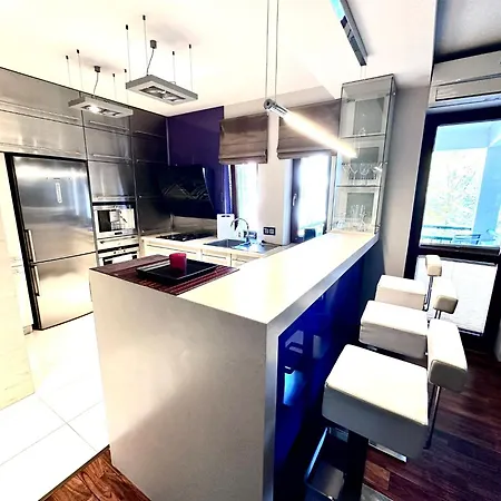 Lux Flat Next To Metro